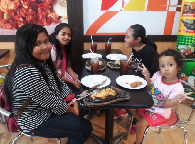 Makan Siang yang Menghangatkan Hati di Jeruklegi